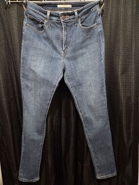 Levi's Women's Skinny Jeans in Medium Blue Wash